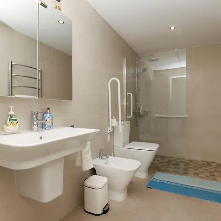 Beachfront - Dona Sofia Apartment