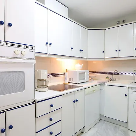 Beachfront - Dona Sofia 公寓 *