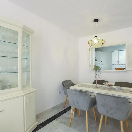 Beachfront - Dona Sofia 公寓 丰希罗拉