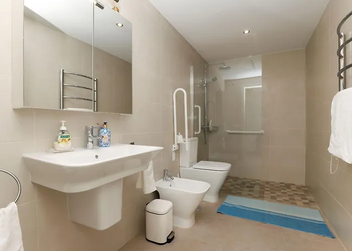 Beachfront - Dona Sofia Appartement