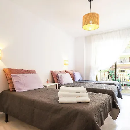 Beachfront - Dona Sofia شقة فوينخيرولا