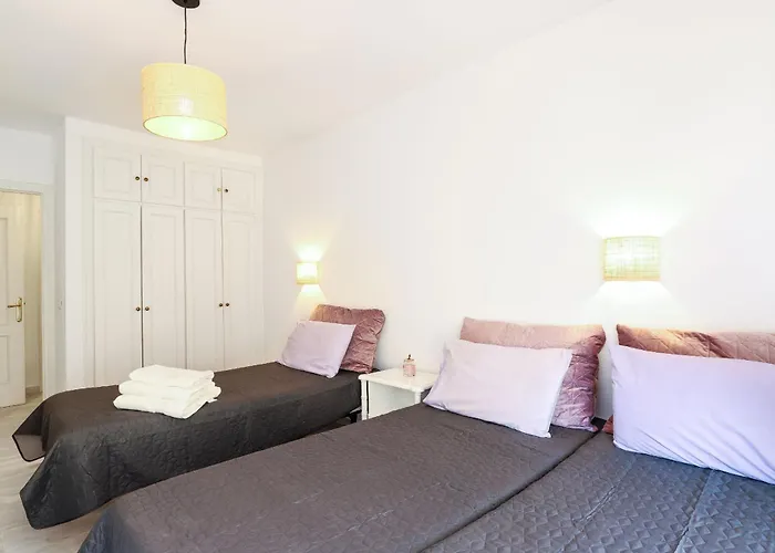 Beachfront - Dona Sofia Apartment *